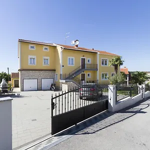 https://apartments-euphemia.in-istria.net