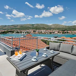 & Zaja , Trogir Croatie
